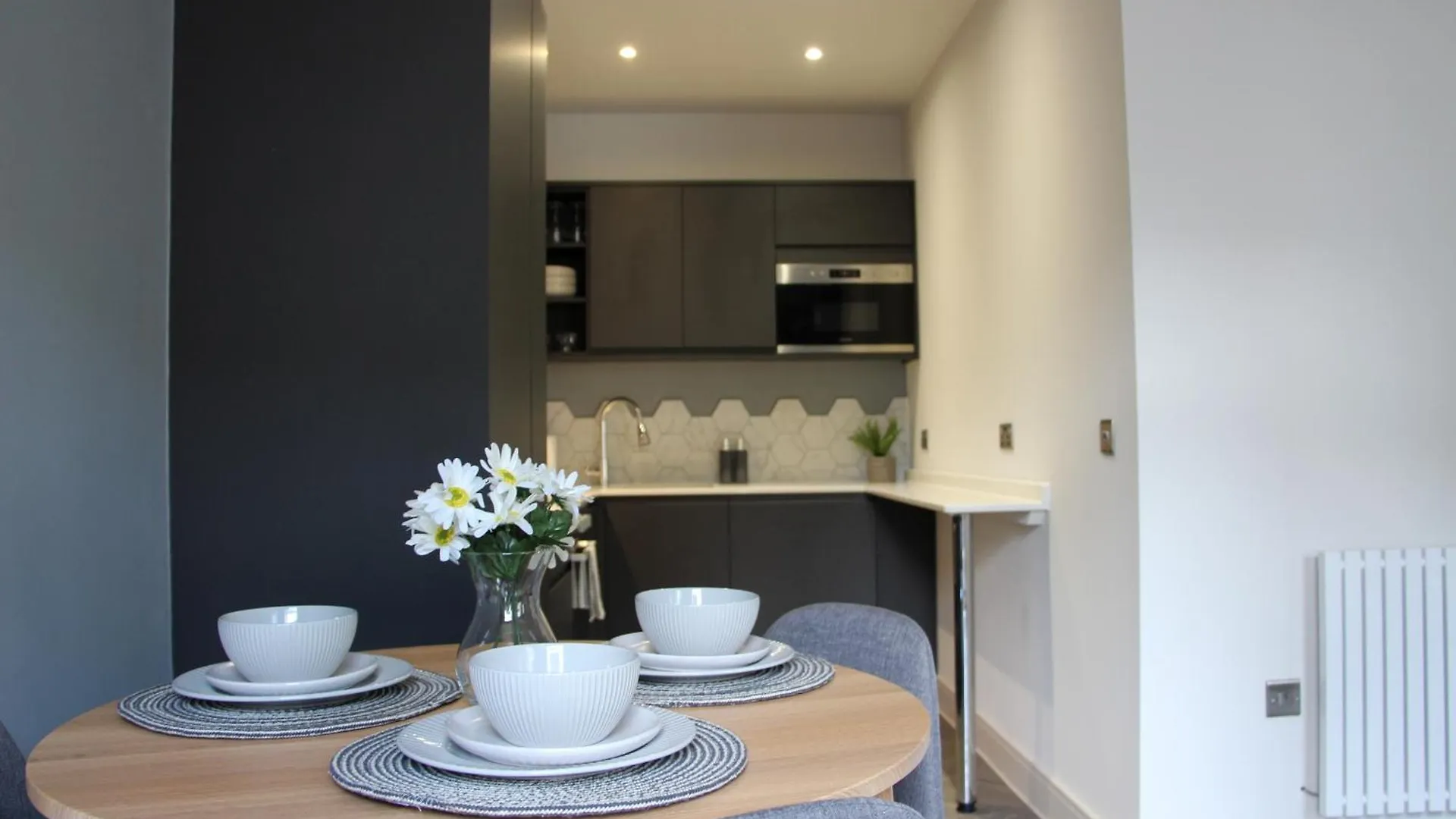 New, Luxury Apartment In Town Centre Cheltenham
