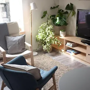 Contemporary 2 Minutes From Station , Aberdeen United Kingdom